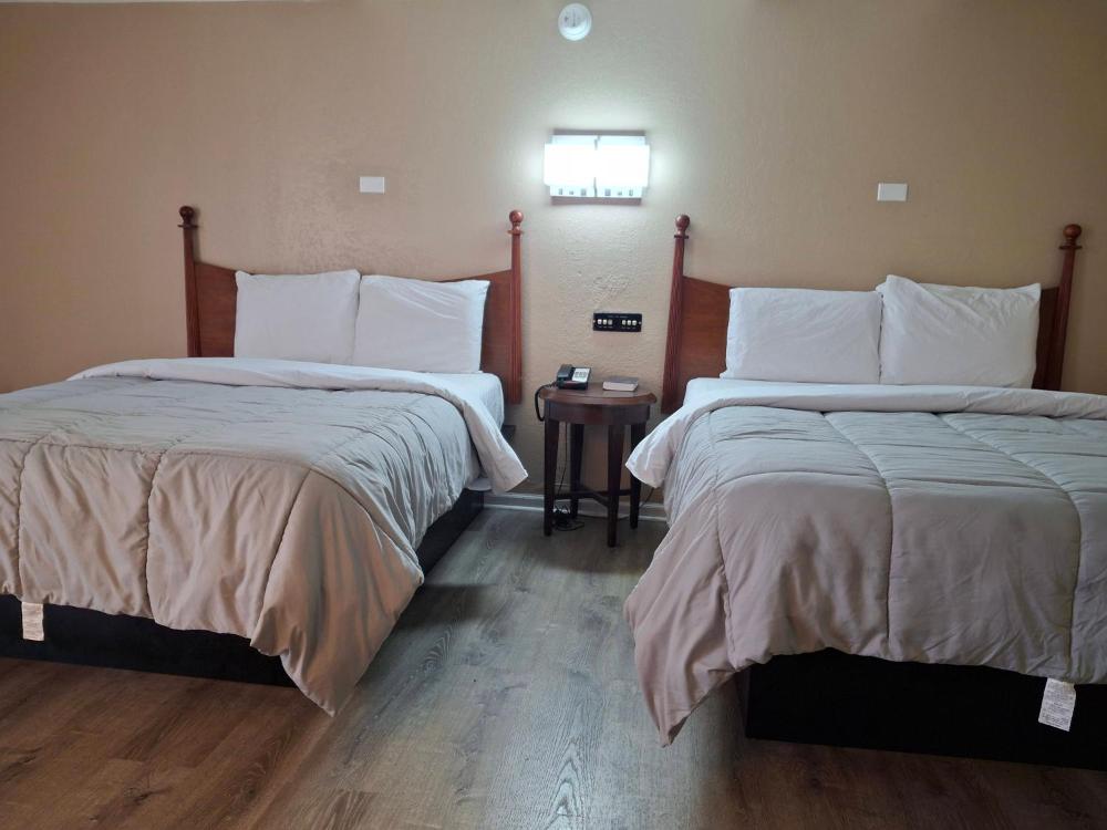 Queen Room with Two Queen Beds interior